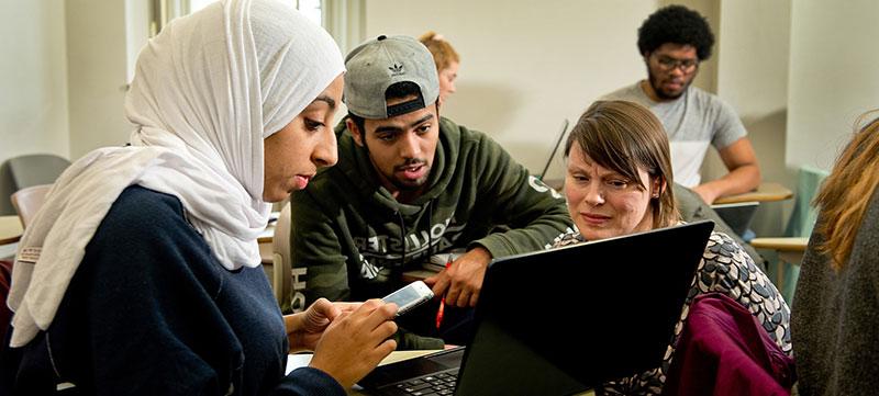 University of Mount Union students with professor.